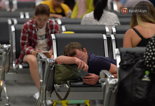 Hết lễ nhưng hàng trăm hành khách bị delay vẫn vật vờ ở sân bay Đà Nẵng, không thể về Hà Nội vì thời tiết xấu Hết lễ nhưng hàng trăm hành khách bị delay vẫn vật vờ ở sân bay Đà Nẵng, không thể về Hà Nội vì thời tiết xấu